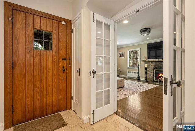 206 Long Hill Road, Oakland, NJ 07436