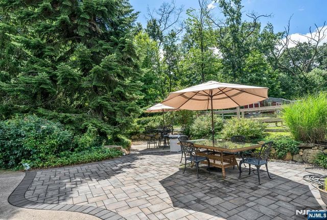 206 Long Hill Road, Oakland, NJ 07436