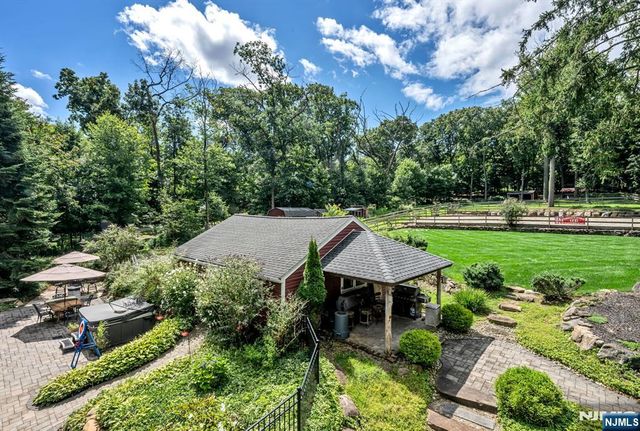 206 Long Hill Road, Oakland, NJ 07436