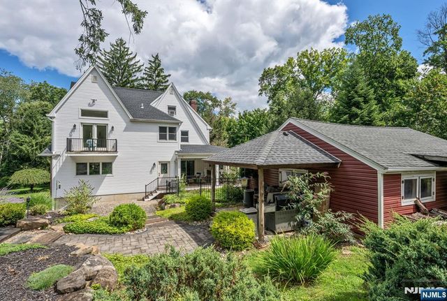 206 Long Hill Road, Oakland, NJ 07436