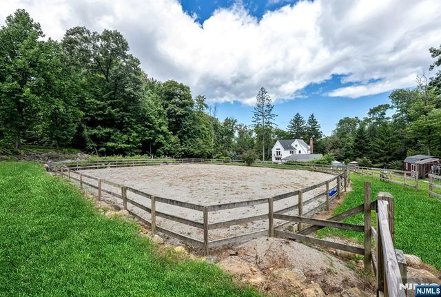 206 Long Hill Road, Oakland, NJ 07436