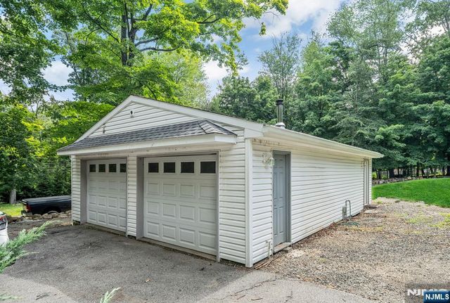 206 Long Hill Road, Oakland, NJ 07436