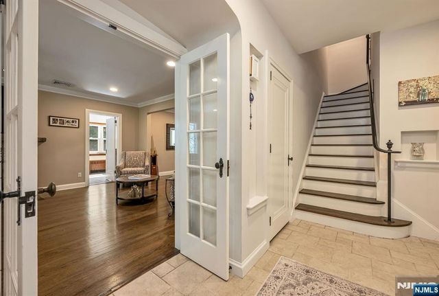 206 Long Hill Road, Oakland, NJ 07436
