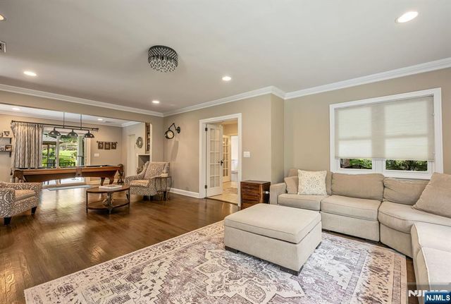 206 Long Hill Road, Oakland, NJ 07436