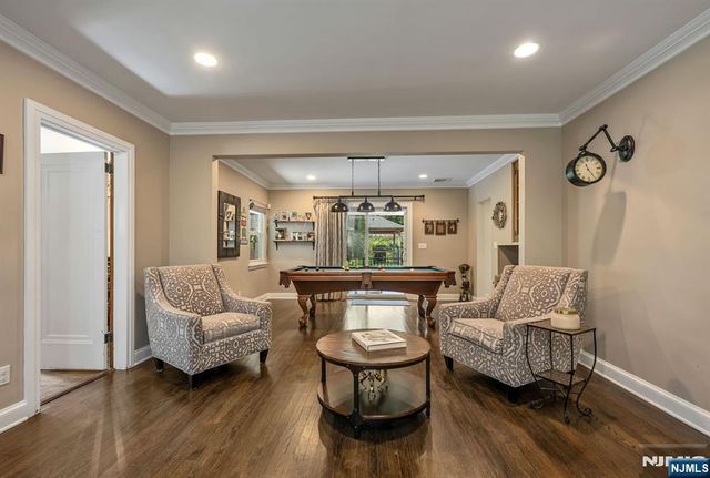206 Long Hill Road, Oakland, NJ 07436