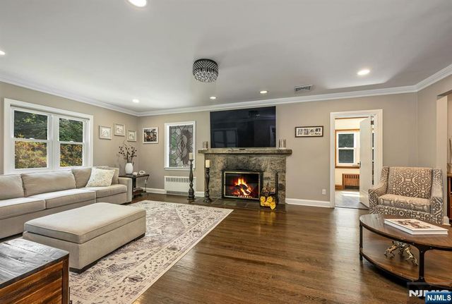 206 Long Hill Road, Oakland, NJ 07436
