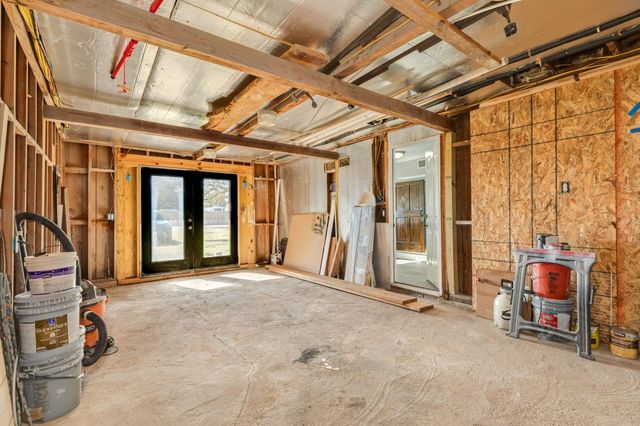 640 Whitten Street, Clute, TX 77531