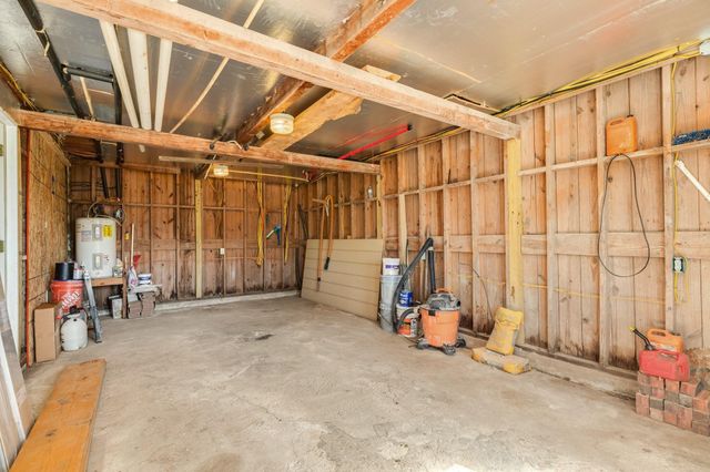 640 Whitten Street, Clute, TX 77531