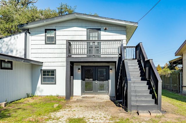 640 Whitten Street, Clute, TX 77531