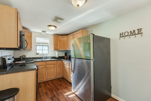 640 Whitten Street, Clute, TX 77531