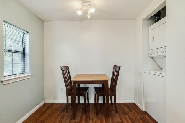 640 Whitten Street, Clute, TX 77531