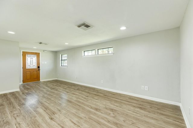 640 Whitten Street, Clute, TX 77531