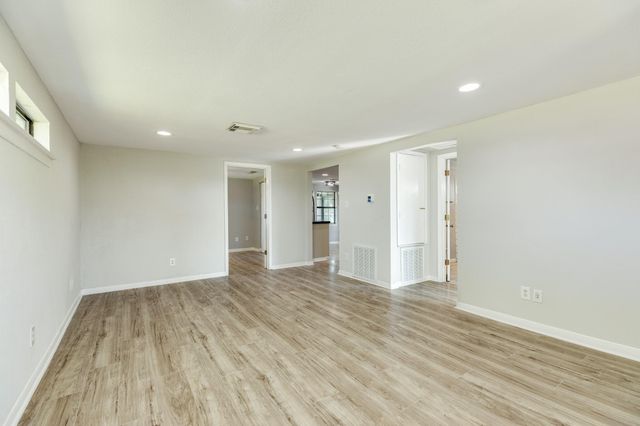 640 Whitten Street, Clute, TX 77531