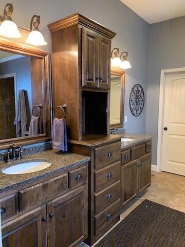 11018 W 163rd Terrace, Overland Park, KS 66221