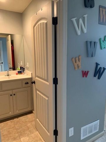 11018 W 163rd Terrace, Overland Park, KS 66221