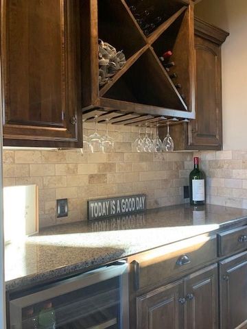 11018 W 163rd Terrace, Overland Park, KS 66221