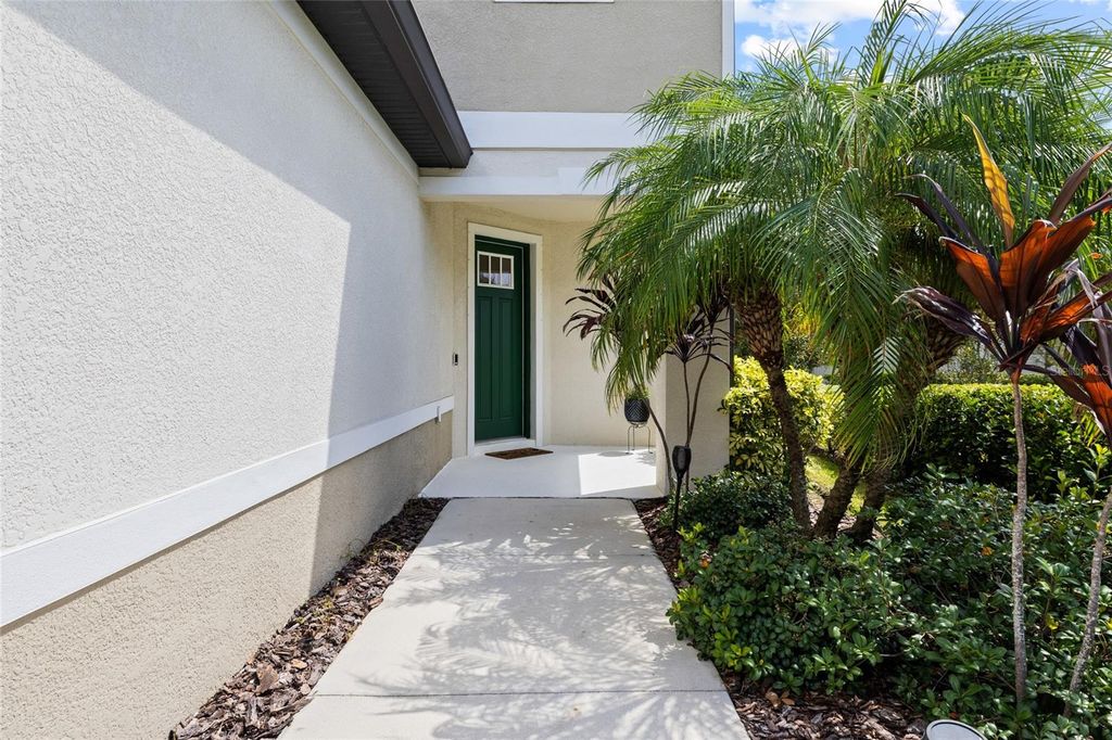Image 3 of property listing at 8519 ARABELLA LANE, Seminole, FL 33777
