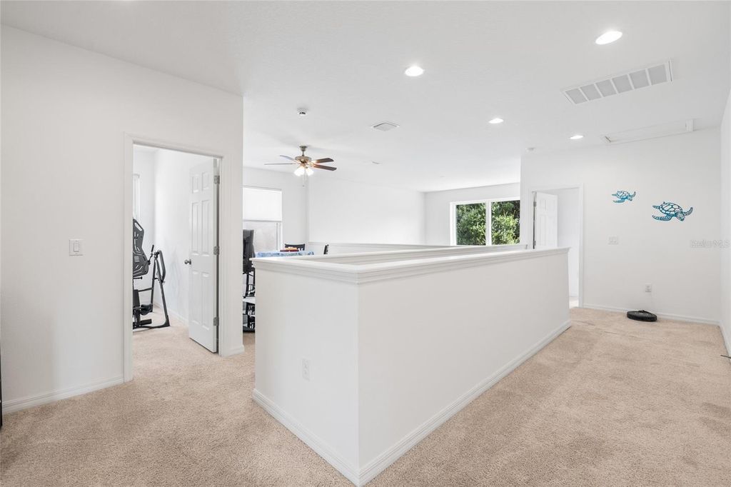 Image 27 of property listing at 8519 ARABELLA LANE, Seminole, FL 33777