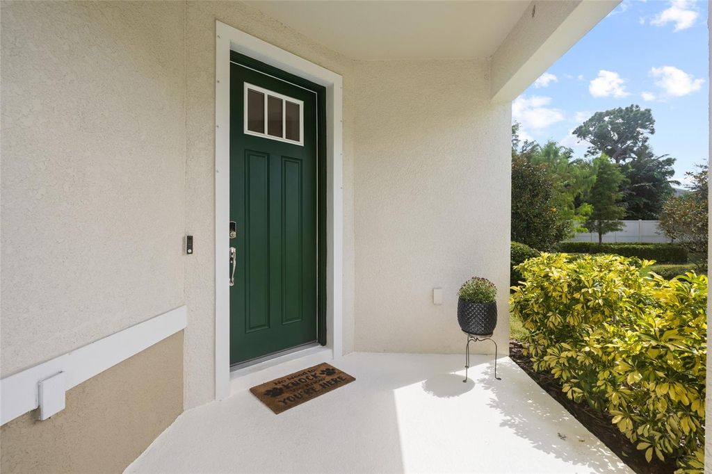 Image 4 of property listing at 8519 ARABELLA LANE, Seminole, FL 33777