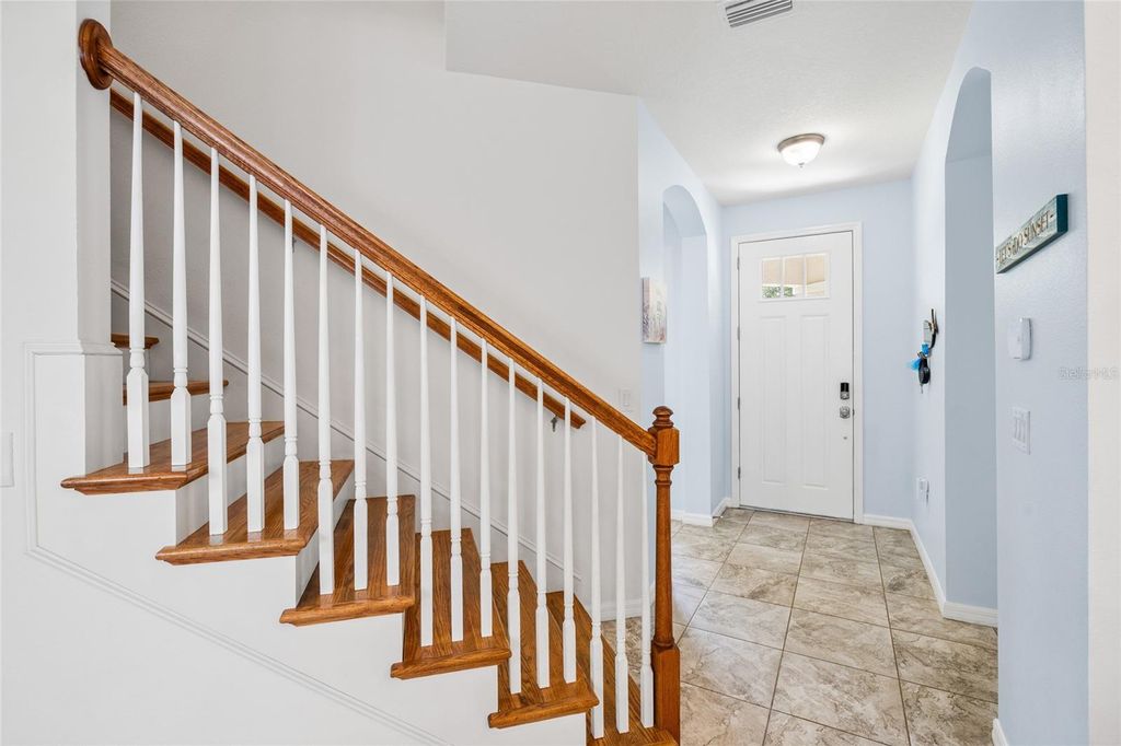 Image 6 of property listing at 8519 ARABELLA LANE, Seminole, FL 33777