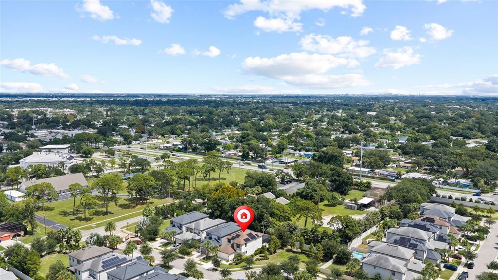 Image 54 of property listing at 8519 ARABELLA LANE, Seminole, FL 33777