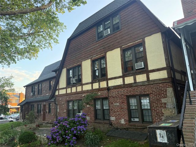 190-15 Crocheron Avenue, Flushing, NY 11358