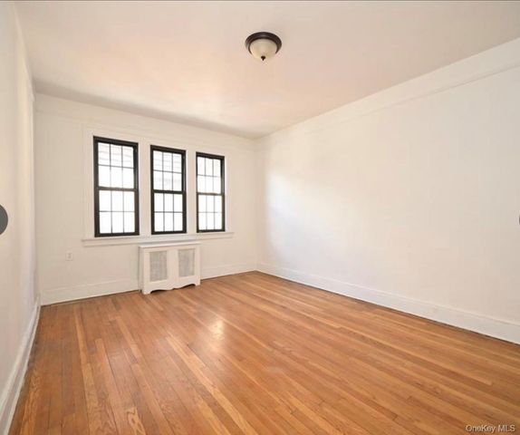 190-15 Crocheron Avenue, Flushing, NY 11358