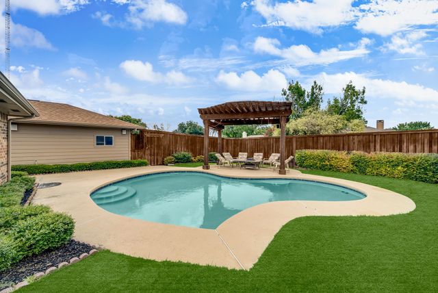 1208 Fox Hollow Drive, Carrollton, TX 75007