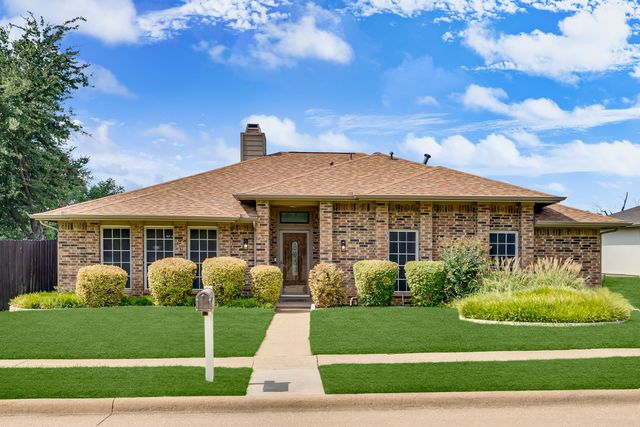 1208 Fox Hollow Drive, Carrollton, TX 75007