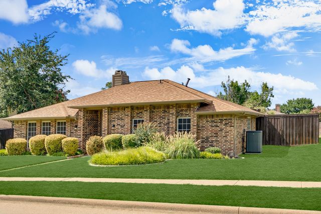 1208 Fox Hollow Drive, Carrollton, TX 75007