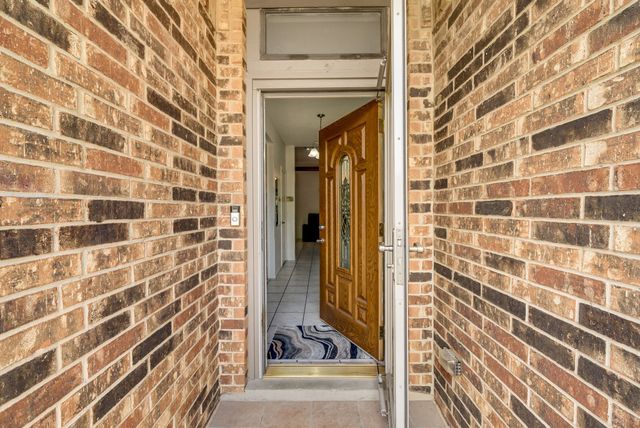 1208 Fox Hollow Drive, Carrollton, TX 75007