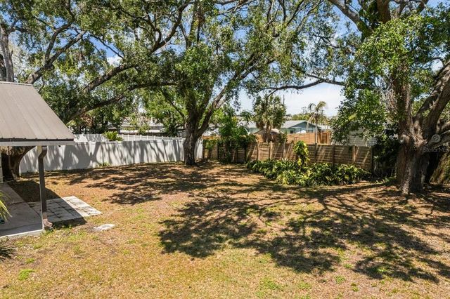 8721 N WHITTIER STREET, Tampa, FL 33617