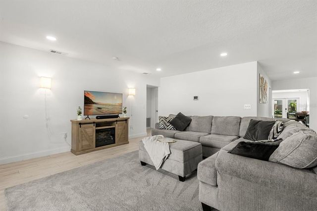 8721 N WHITTIER STREET, Tampa, FL 33617