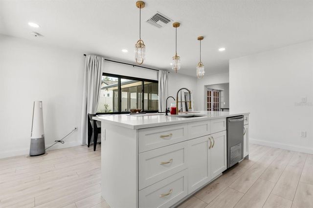 8721 N WHITTIER STREET, Tampa, FL 33617