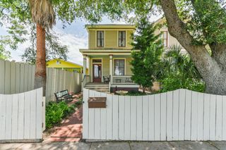 1402 26th Street, Galveston, TX 77550