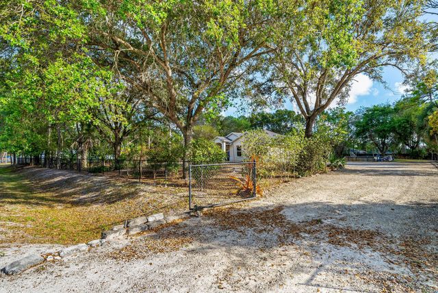 18098 93rd Road N, The Acreage, FL 33470