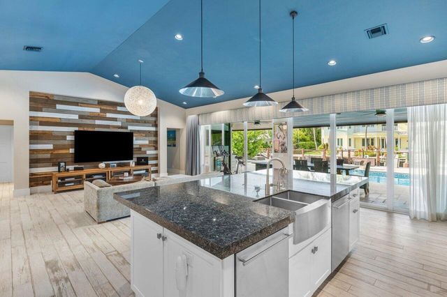 941 Dogwood Drive, Delray Beach, FL 33483