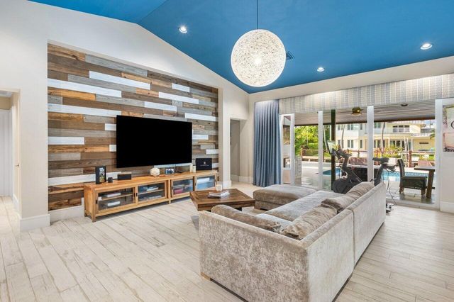 941 Dogwood Drive, Delray Beach, FL 33483