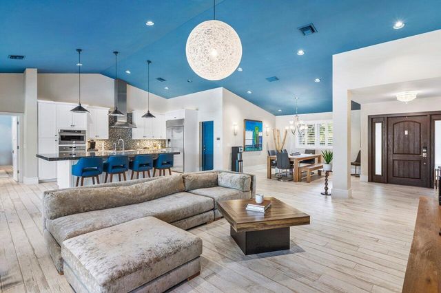 941 Dogwood Drive, Delray Beach, FL 33483