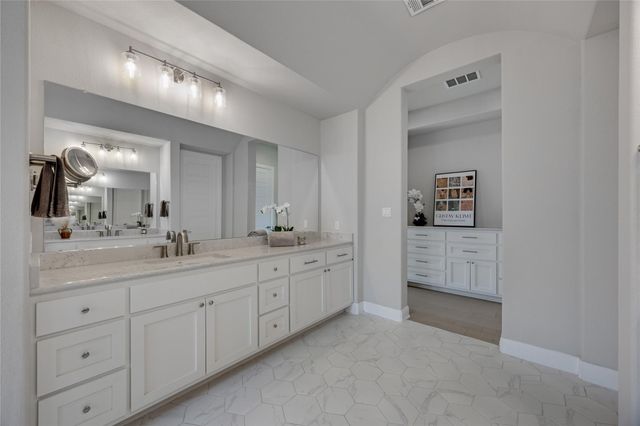 138 Evelyn CT, Dripping Springs, TX 78620