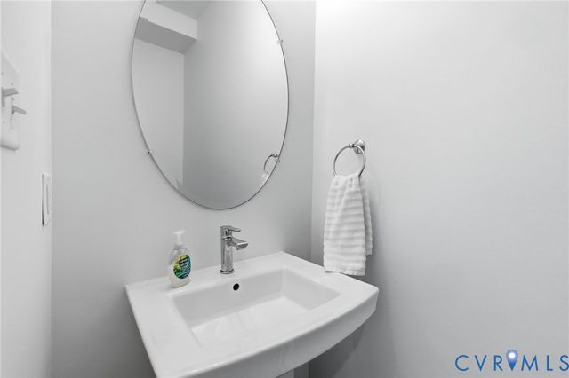13809 Village View Dr, Midlothian, VA 23114