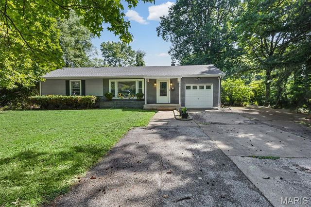 7019 W B Street, Belleville, IL 62223