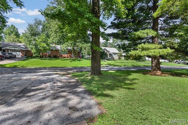 7019 W B Street, Belleville, IL 62223