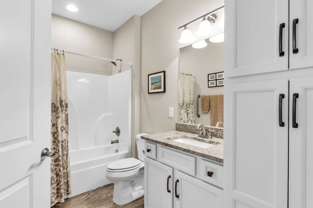 2252 Stonecenter Ln, Murfreesboro, TN 37128