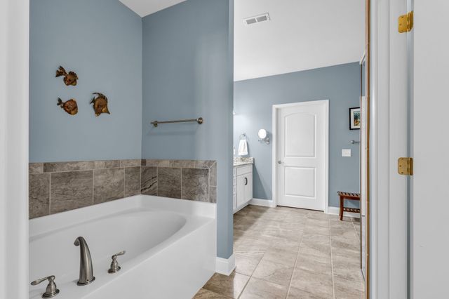 2252 Stonecenter Ln, Murfreesboro, TN 37128