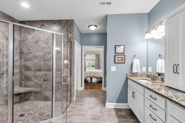 2252 Stonecenter Ln, Murfreesboro, TN 37128