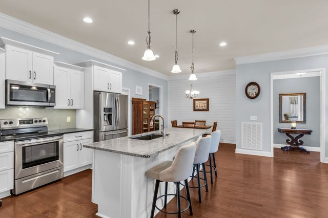 2252 Stonecenter Ln, Murfreesboro, TN 37128