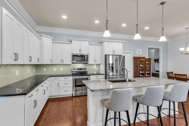 2252 Stonecenter Ln, Murfreesboro, TN 37128