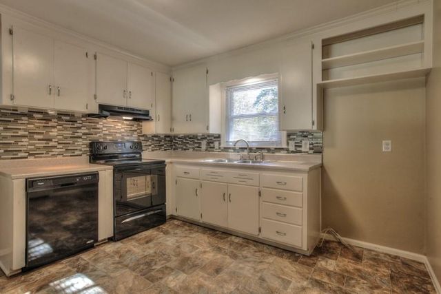 6705 E 99th Street, Kansas City, MO 64134