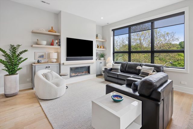 4020 N California Avenue 3, Chicago, IL 60618